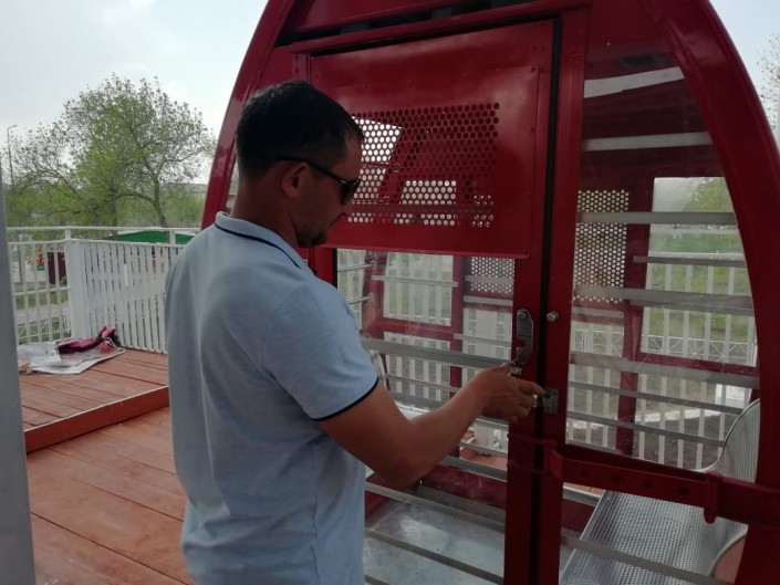 колесо обозрения в Рудном